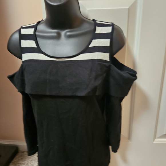 Black and White Striped Cold Shoulder Light Sweater - Picture 6 of 11